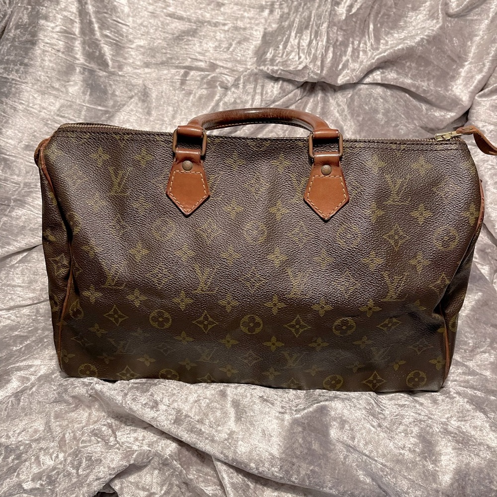 Louis Vuitton Speedy 35
